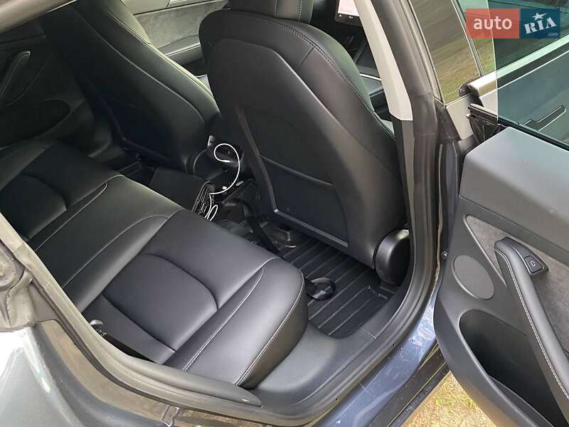 Седан Tesla Model 3 2022 в Днепре
