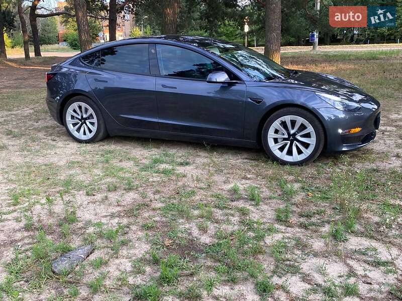 Седан Tesla Model 3 2022 в Днепре