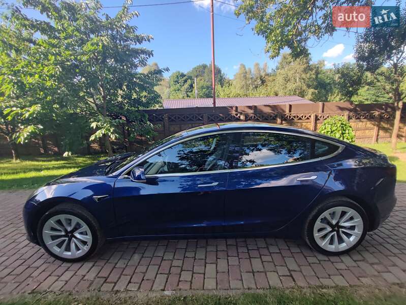 Седан Tesla Model 3 2018 в Киеве