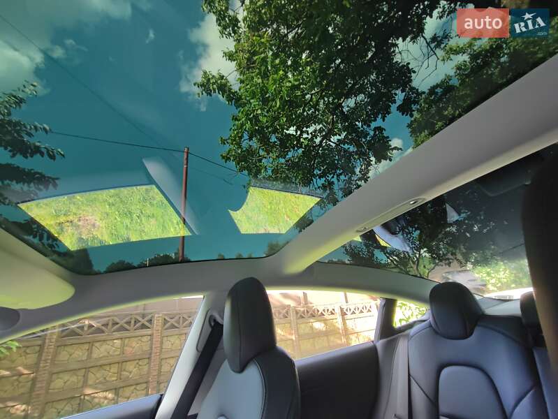Седан Tesla Model 3 2018 в Киеве