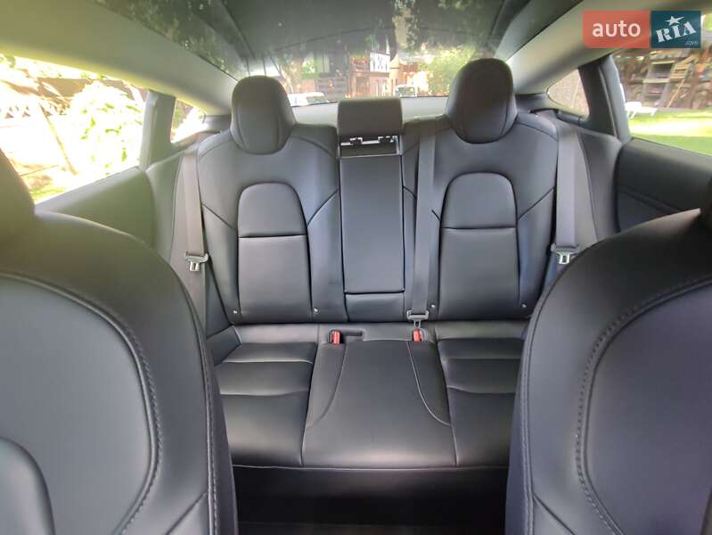 Седан Tesla Model 3 2018 в Киеве