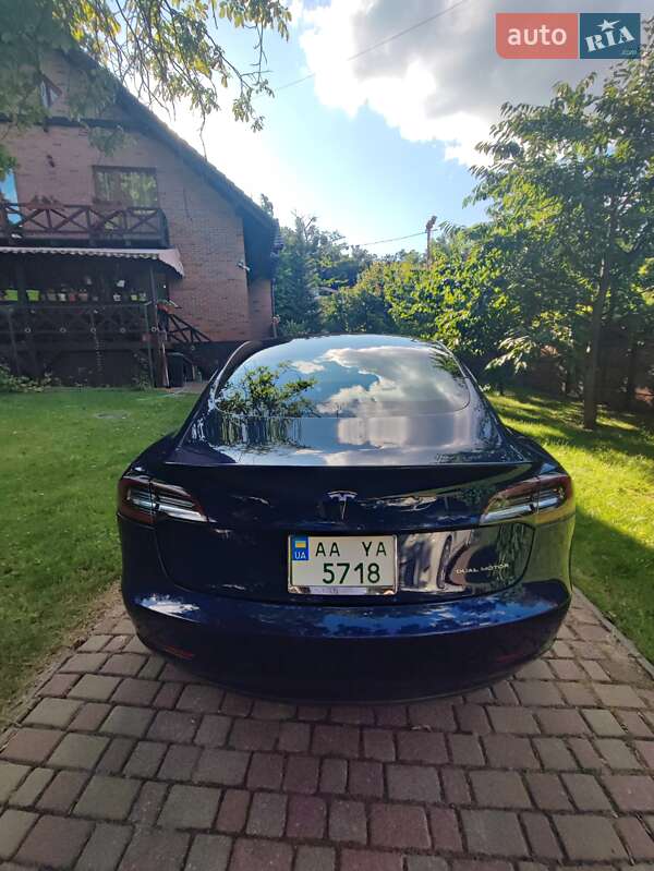 Седан Tesla Model 3 2018 в Киеве