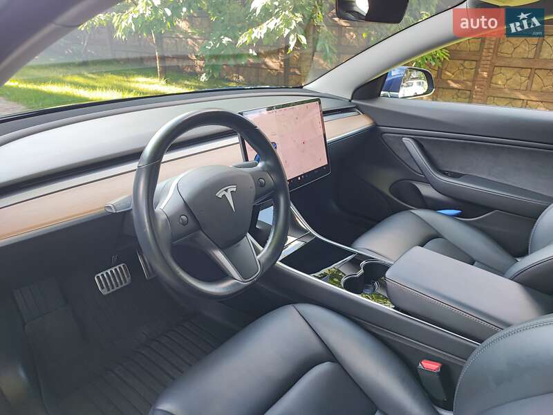 Седан Tesla Model 3 2018 в Киеве