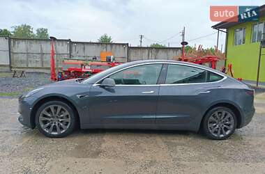Седан Tesla Model 3 2020 в Звенигородці