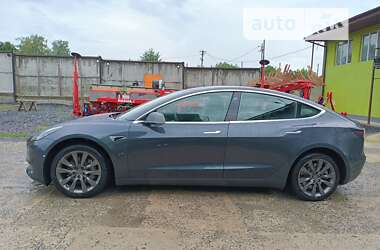 Седан Tesla Model 3 2020 в Звенигородке