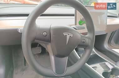 Седан Tesla Model 3 2020 в Звенигородці
