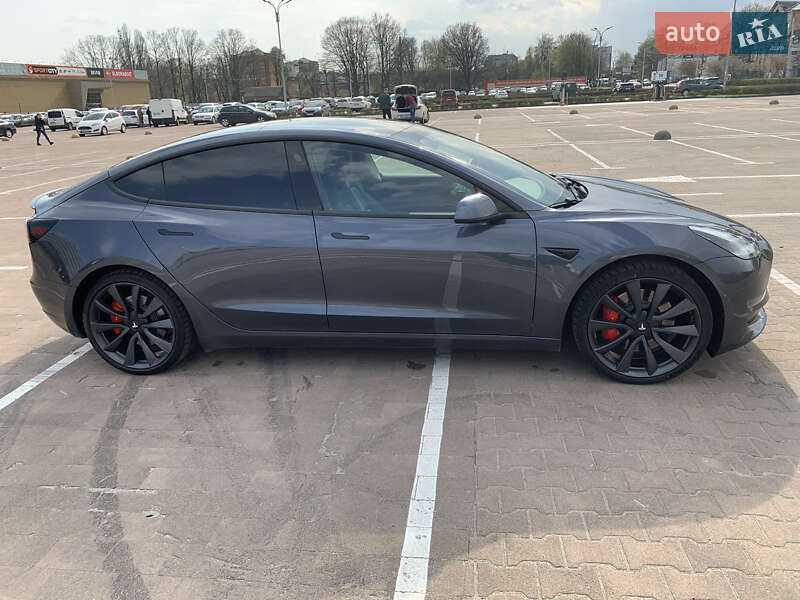 Седан Tesla Model 3 2020 в 