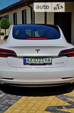 Седан Tesla Model 3 2021 в Новій Водолагі