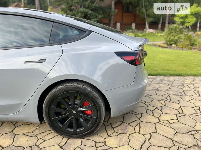 Седан Tesla Model 3 2021 в Львові