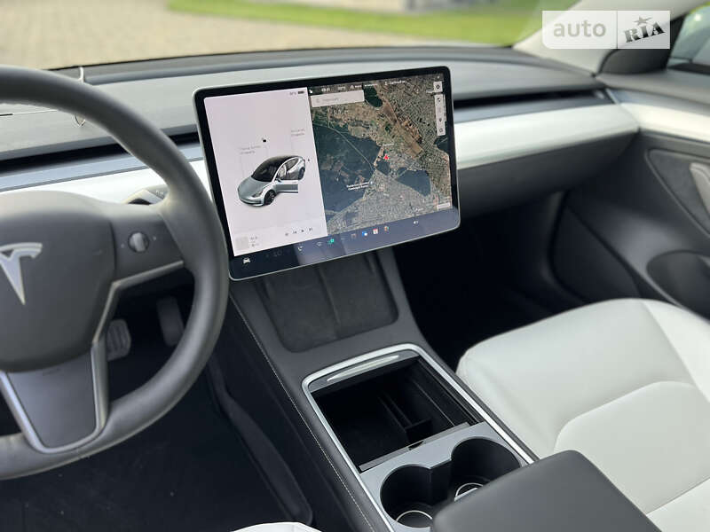 Седан Tesla Model 3 2021 в Львові