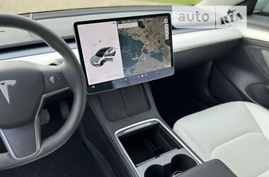 Седан Tesla Model 3 2021 в 