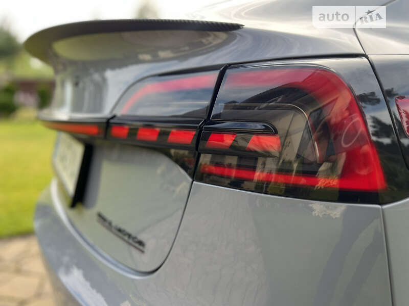 Седан Tesla Model 3 2021 в Львові