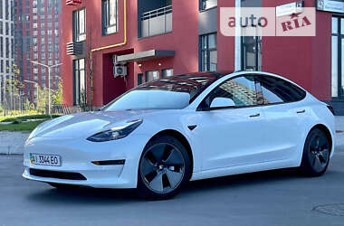 Седан Tesla Model 3 2021 в Киеве