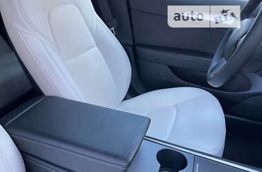 Седан Tesla Model 3 2021 в 