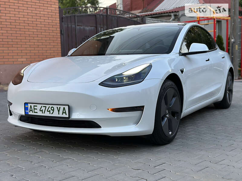 Седан Tesla Model 3 2022 в 