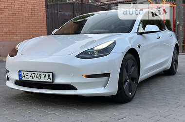 Седан Tesla Model 3 2022 в 