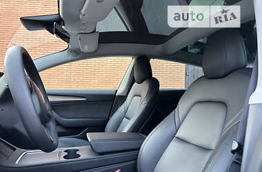Седан Tesla Model 3 2022 в 