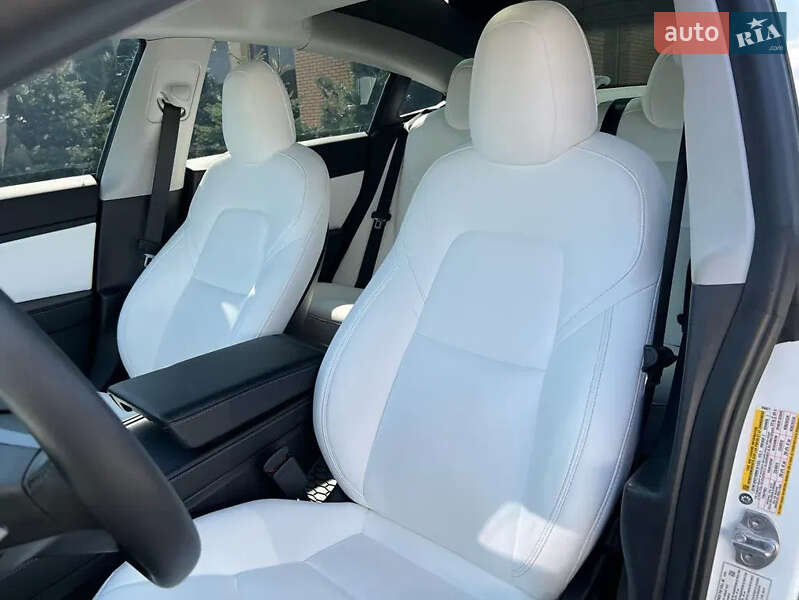 Седан Tesla Model 3 2020 в Львове