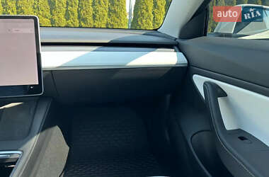 Седан Tesla Model 3 2020 в 
