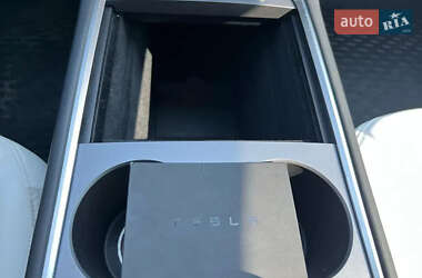 Седан Tesla Model 3 2020 в 