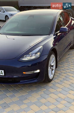 Седан Tesla Model 3 2021 в 