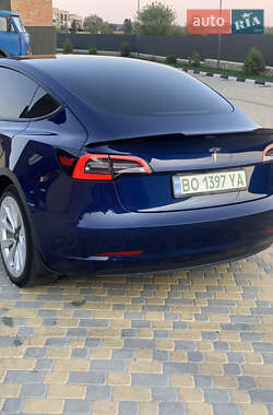 Седан Tesla Model 3 2021 в 
