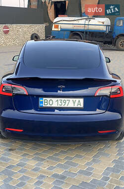 Седан Tesla Model 3 2021 в 