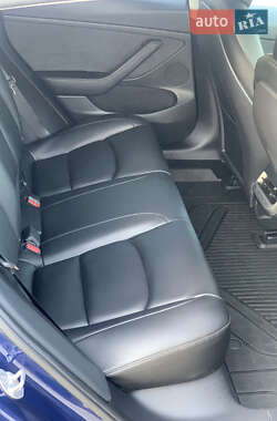 Седан Tesla Model 3 2021 в 