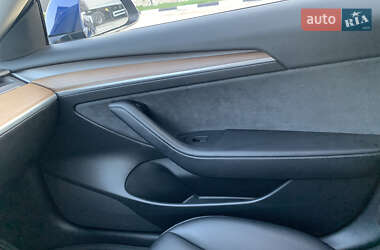 Седан Tesla Model 3 2021 в 