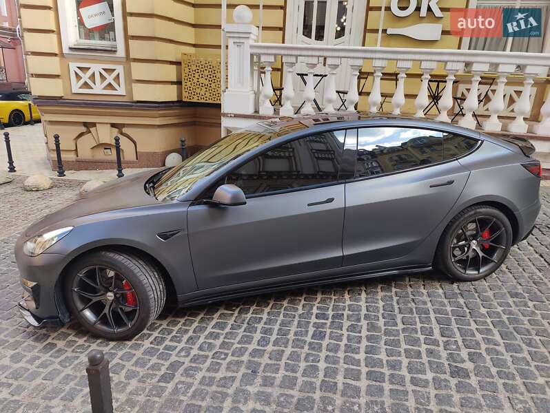 Седан Tesla Model 3 2018 в Киеве