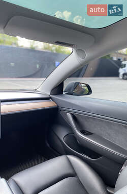 Седан Tesla Model 3 2018 в Києві