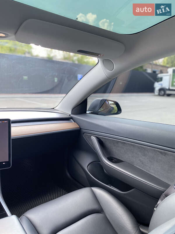 Седан Tesla Model 3 2018 в Киеве