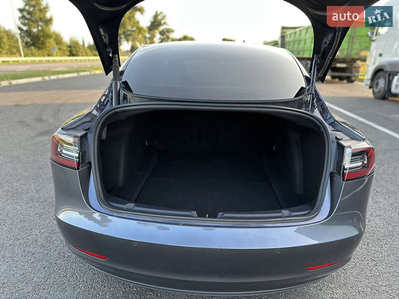 Седан Tesla Model 3 2021 в Киеве