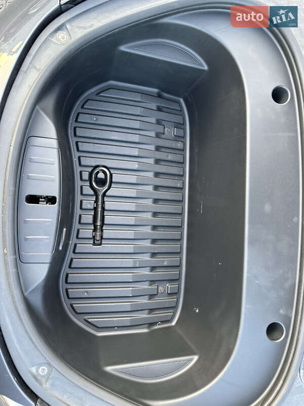 Седан Tesla Model 3 2021 в Киеве