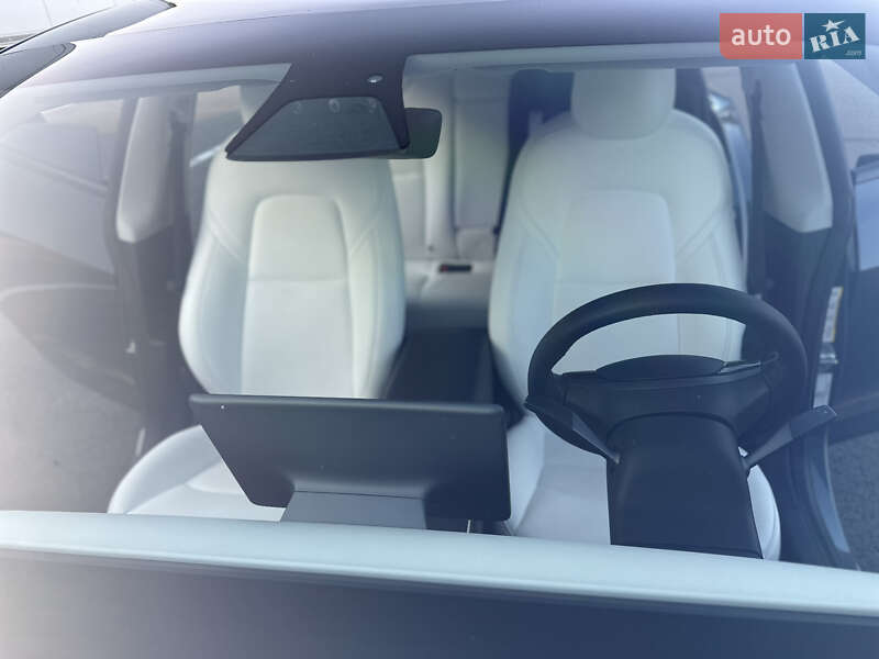 Седан Tesla Model 3 2021 в Киеве