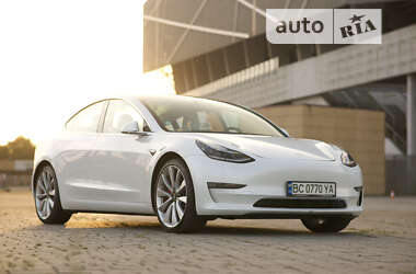 Седан Tesla Model 3 2019 в 