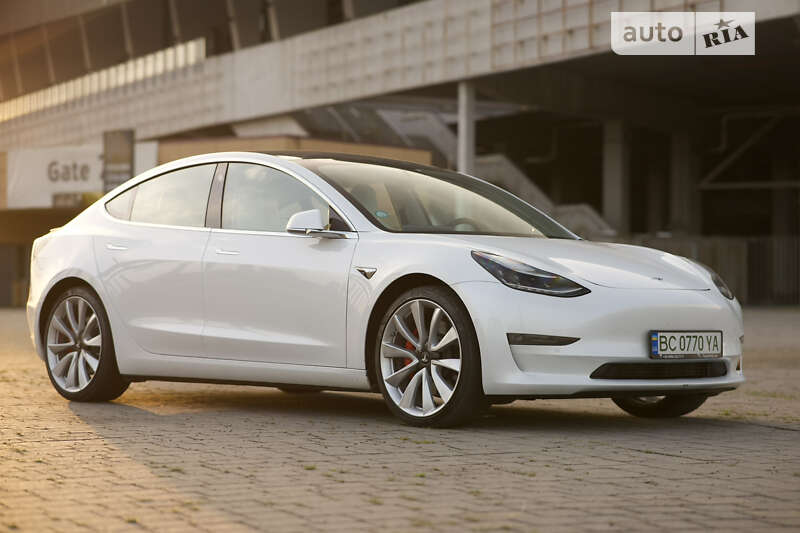 Седан Tesla Model 3 2019 в Львове