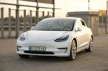 Седан Tesla Model 3 2019 в Львові