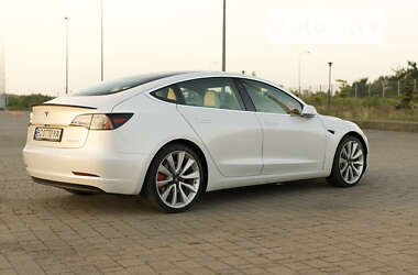 Седан Tesla Model 3 2019 в Львові