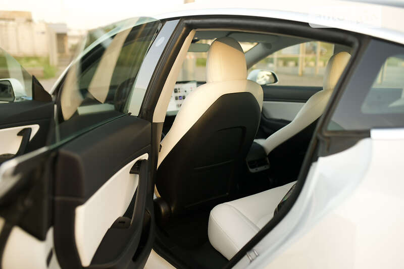 Седан Tesla Model 3 2019 в Львове фото 25 Седан Tesla Model 3 2019 в Львове