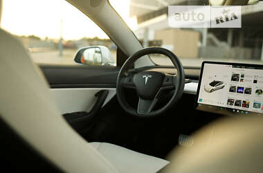 Седан Tesla Model 3 2019 в Львові