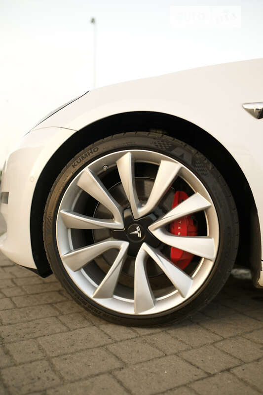 Седан Tesla Model 3 2019 в Львове