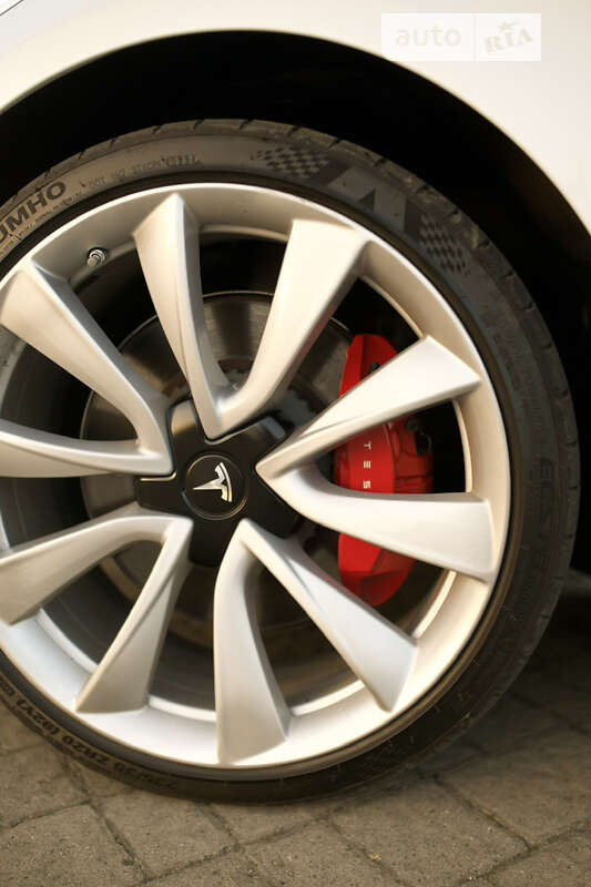 Седан Tesla Model 3 2019 в Львове фото 40 Седан Tesla Model 3 2019 в Львове