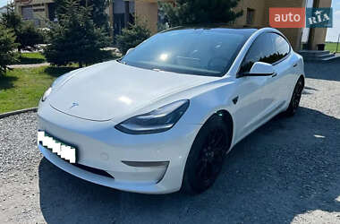Седан Tesla Model 3 2020 в 