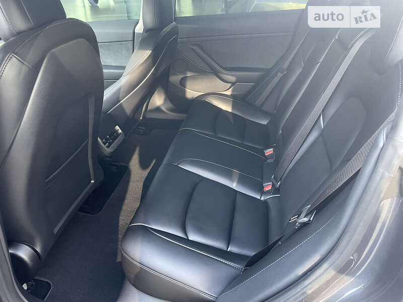 Седан Tesla Model 3 2022 в Виннице