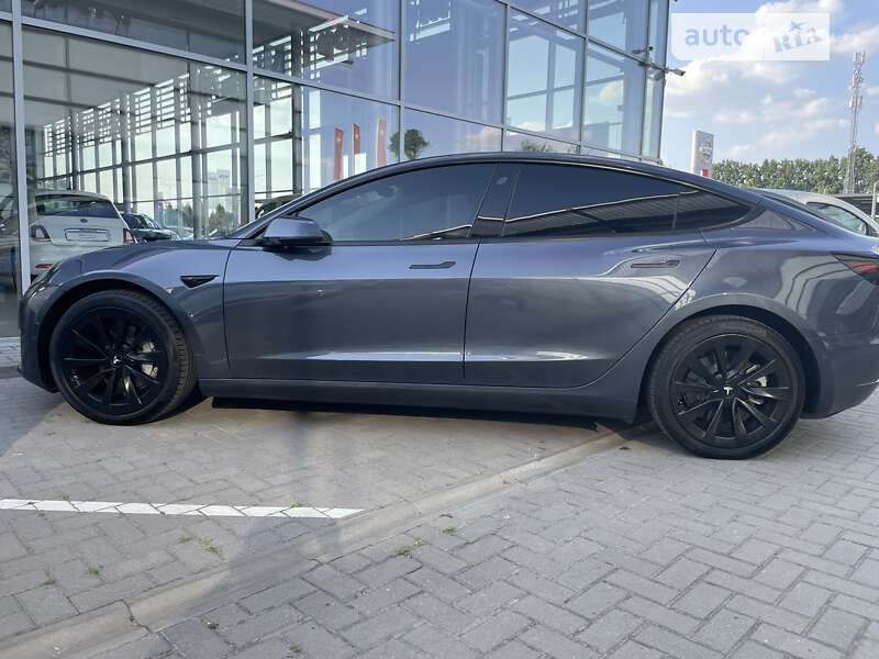 Седан Tesla Model 3 2022 в Виннице