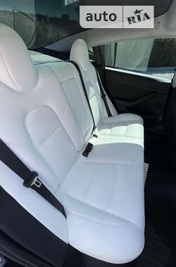 Седан Tesla Model 3 2021 в 