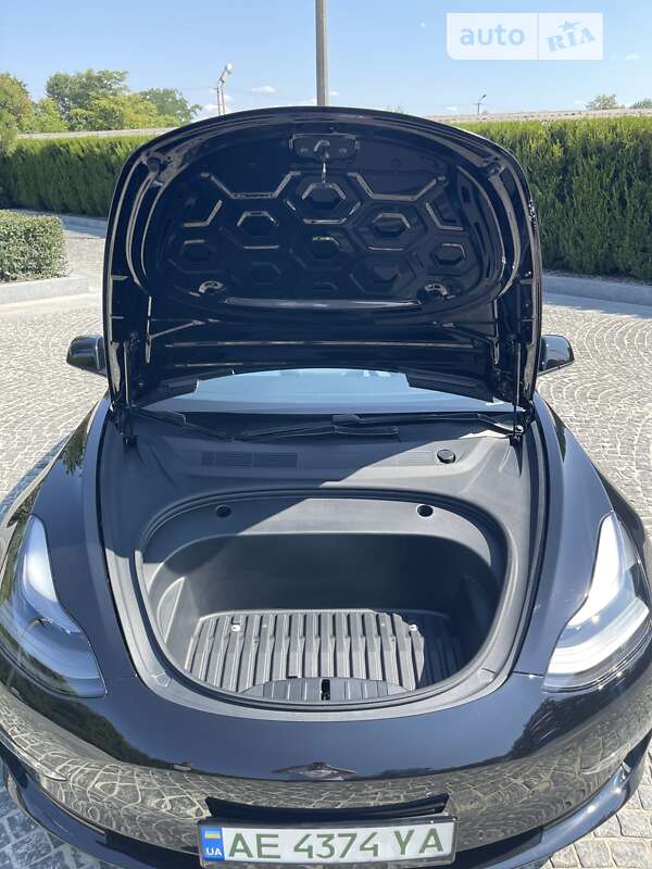 Седан Tesla Model 3 2021 в Днепре