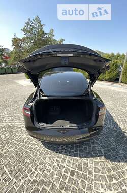 Седан Tesla Model 3 2021 в 