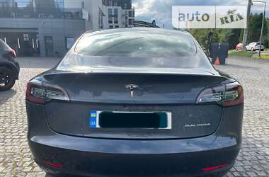 Седан Tesla Model 3 2020 в Львові